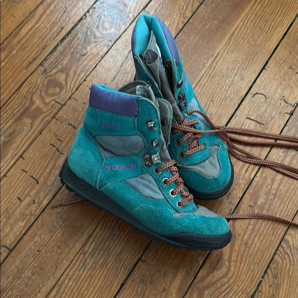 Vintage Vibram Decathalon Teal Lace-Up Hiking Boots